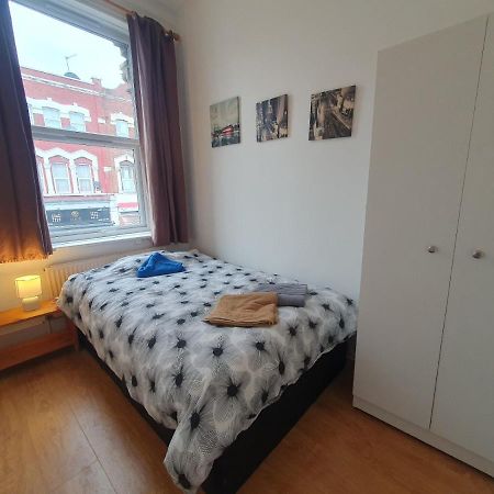 לונדון 63B Willesden Lane Two Bed Apartment מראה חיצוני תמונה