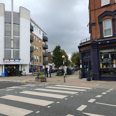 לונדון 63B Willesden Lane Two Bed Apartment מראה חיצוני תמונה