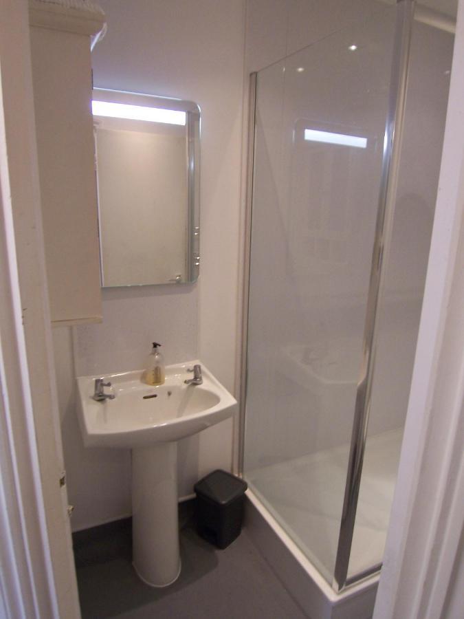 לונדון 63B Willesden Lane Two Bed Apartment מראה חיצוני תמונה