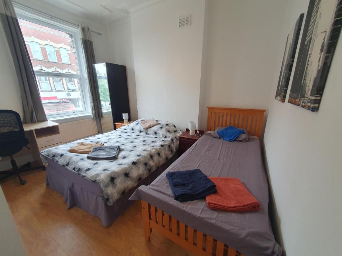 לונדון 63B Willesden Lane Two Bed Apartment מראה חיצוני תמונה