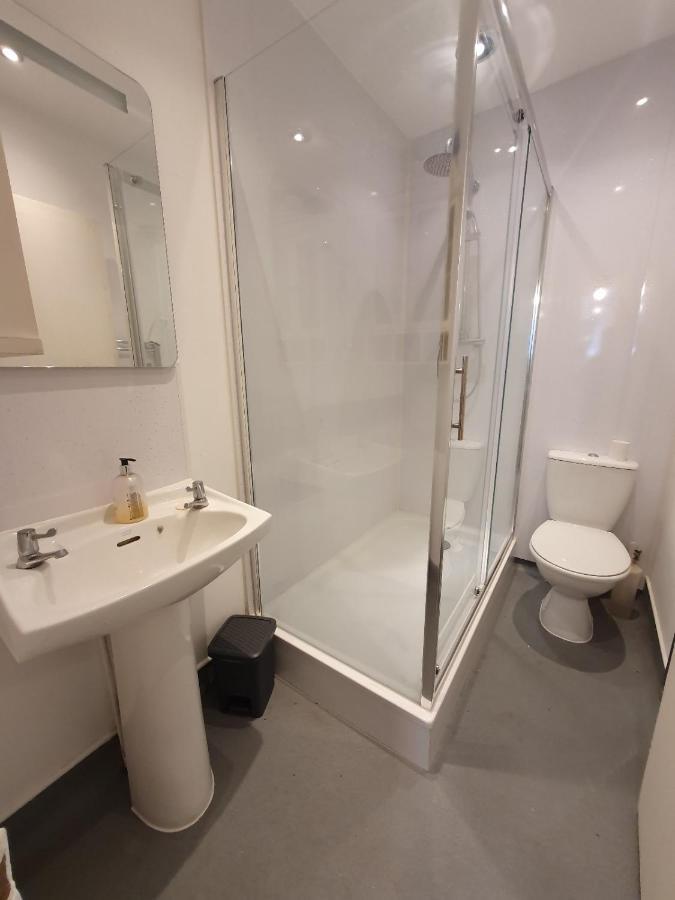 לונדון 63B Willesden Lane Two Bed Apartment מראה חיצוני תמונה